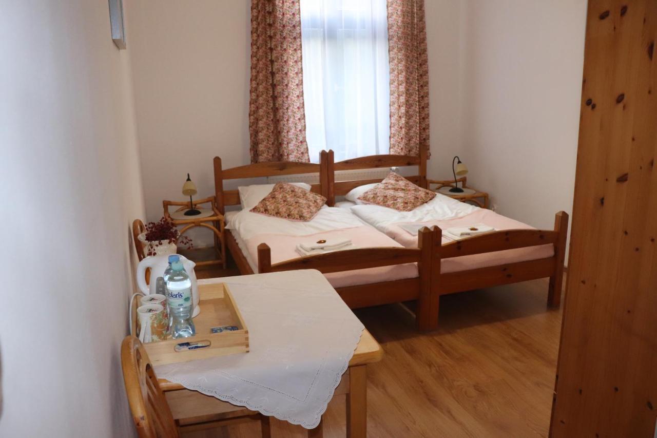 Dworek Pod Swierkami Jelenia Góra Exterior foto